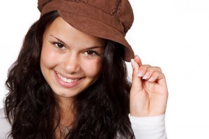 smiling-woman-with-hat